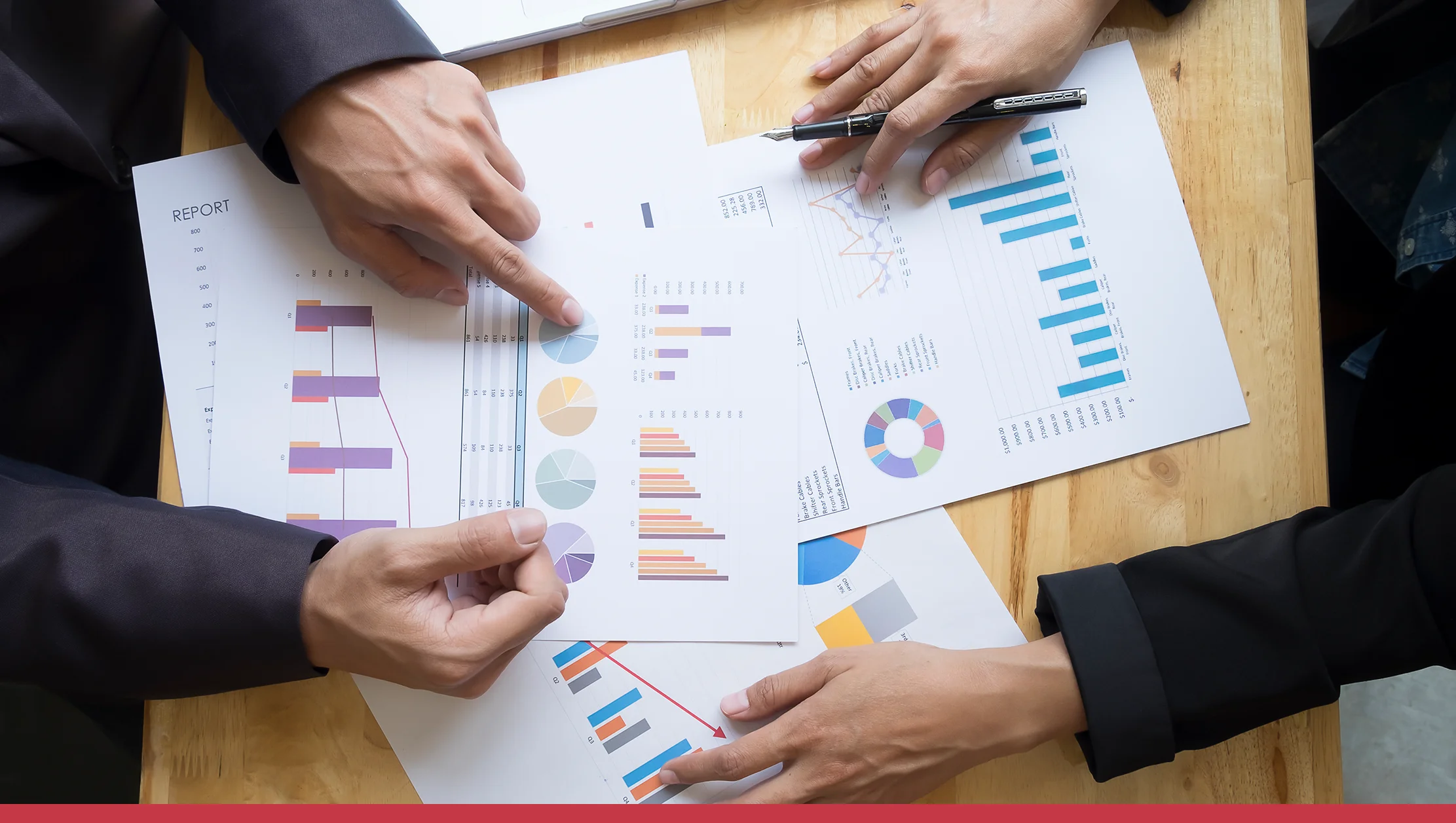 Airbnb Competitor Insights & Benchmarking Airbnb Competitor Insights & Benchmarking
